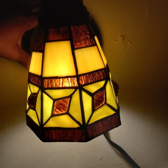 VINTAGE Tiffany Style Wall Lamp - Picture 4 of 11
